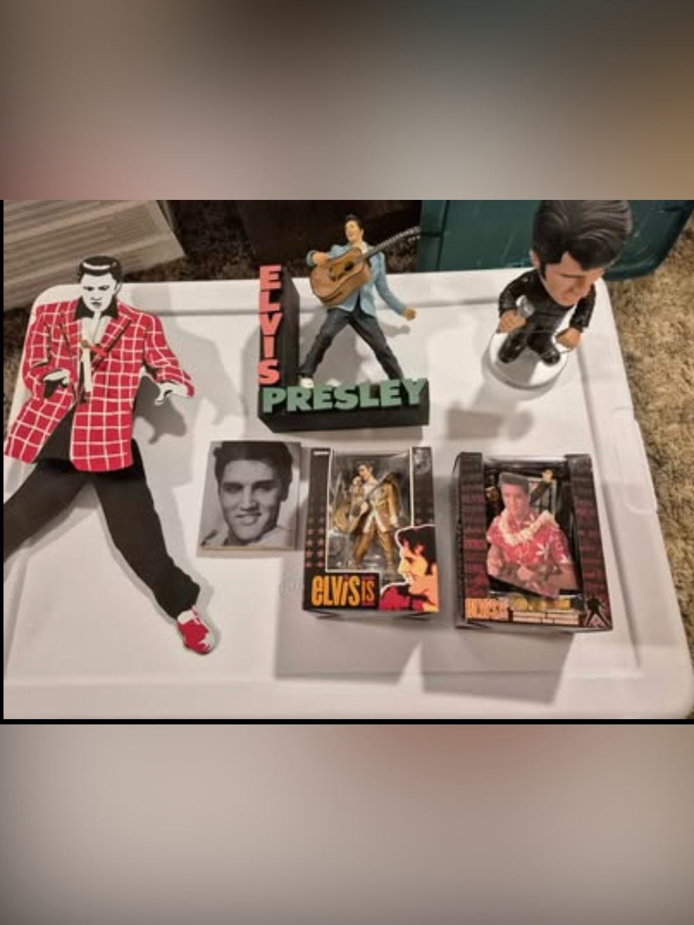 Elvis Presley Collectibles & Memorabilia Bundle – Vintage Figurines, Book & More - Picture 4 of 8
